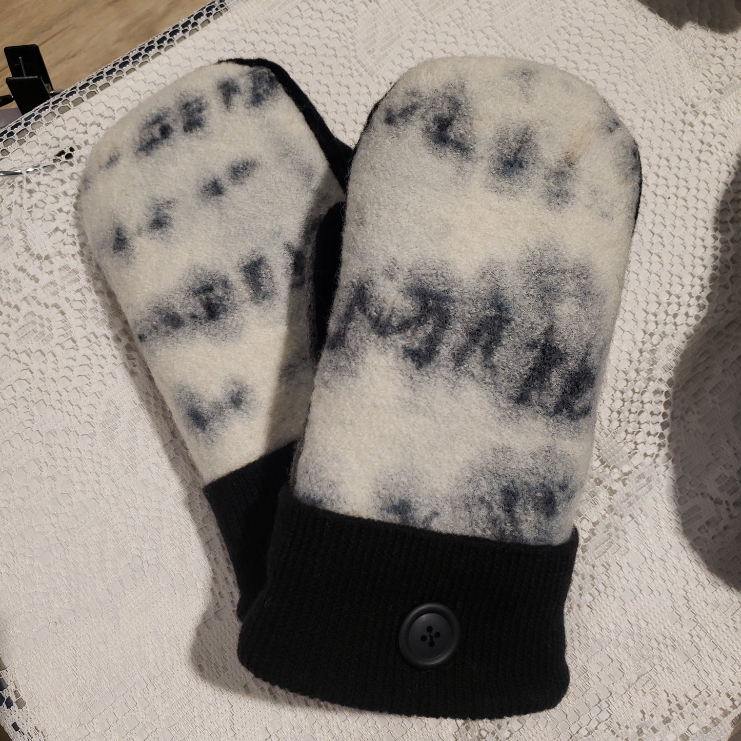 Large- Hand Dyed Hint of Black-Pure Wool Mitt